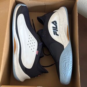 Fila Mondo Forza Tennis shoes NWOT